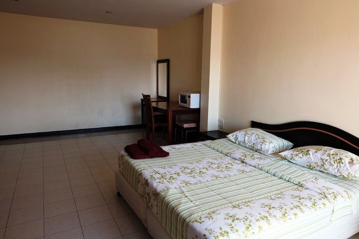 Room 9 of 18