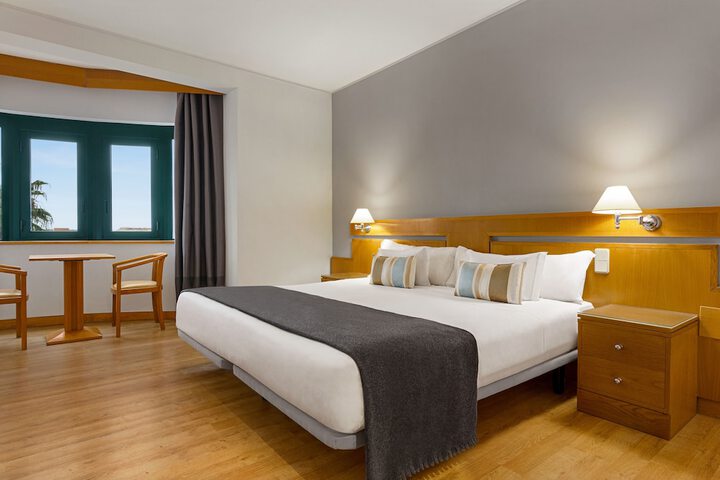 Room 10 of 70