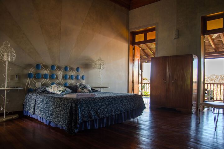 Room 5 of 77
