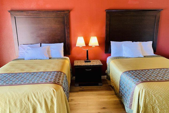 1 Queen Bed (17 of 23)