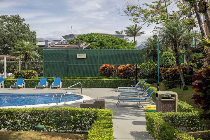 Pool 91 of 125