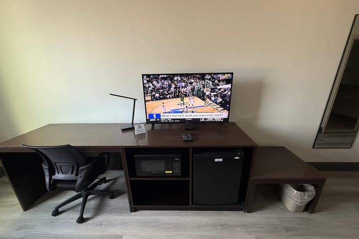 Room 3 of 39