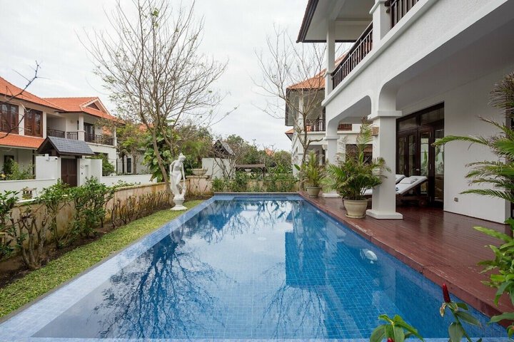 Pool 80 of 125