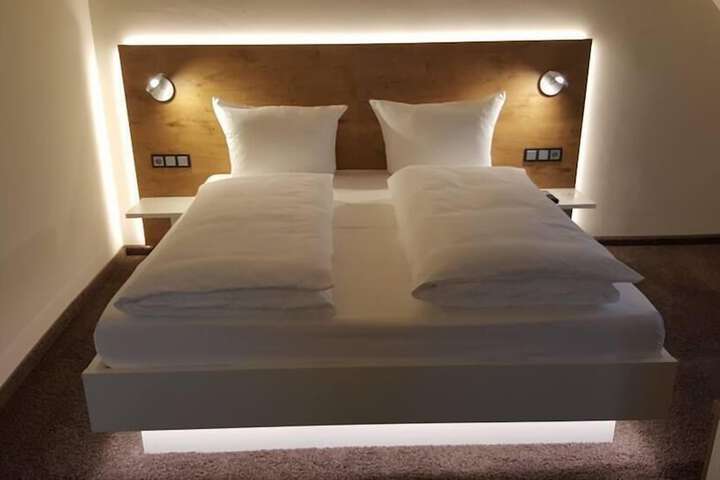 Room 11 of 34
