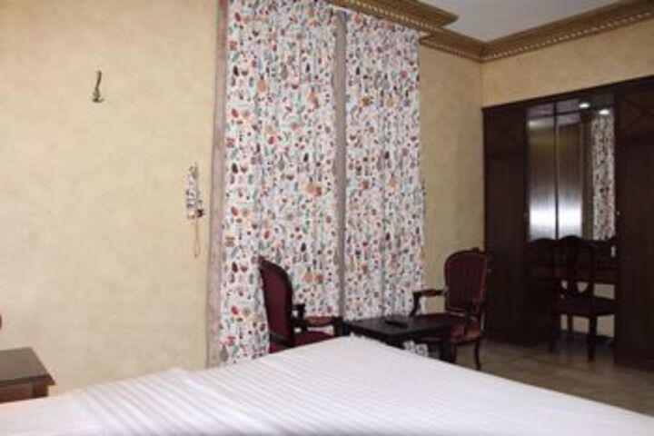 Room 9 of 49