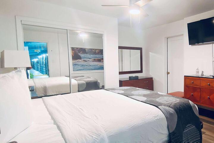 1 King Bed (7 of 13)