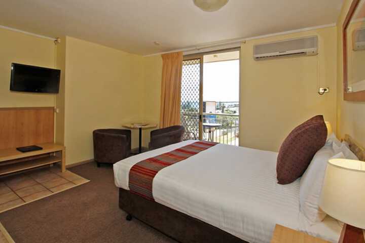 Room 5 of 33