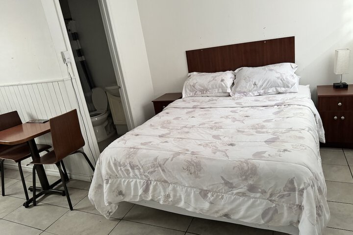 Room 3 of 28
