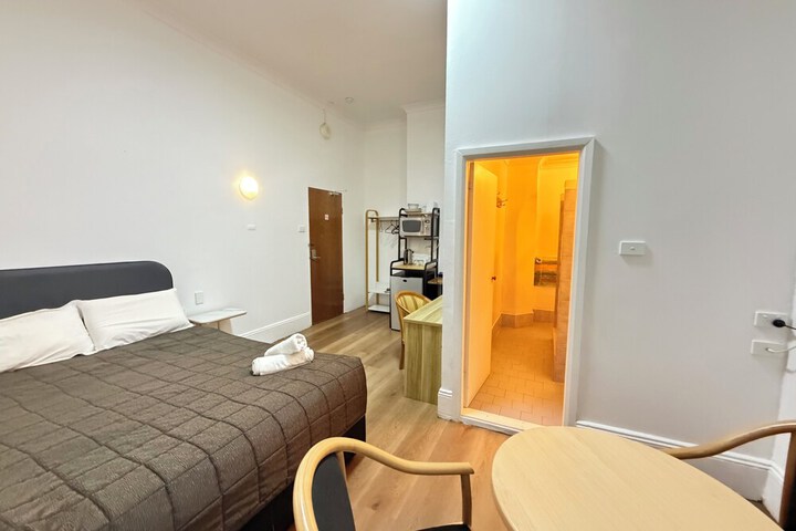 Room 10 of 48