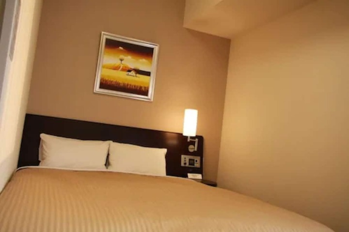Room 6 of 32