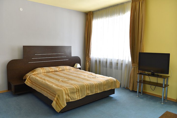 Room 9 of 30