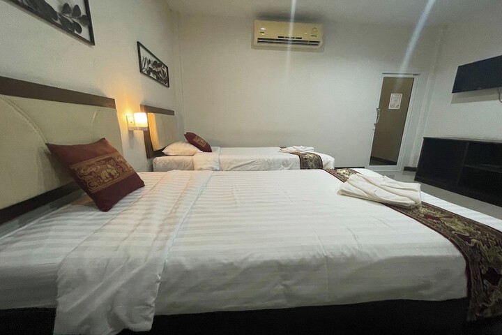 Room 22 of 80