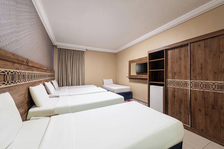 Room 6 of 8