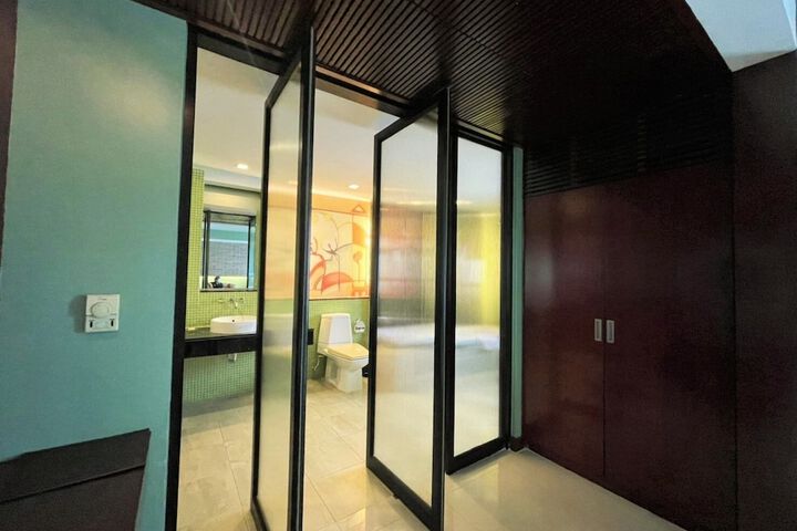 Room 51 of 210