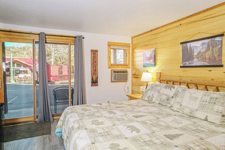 Room 43 of 168