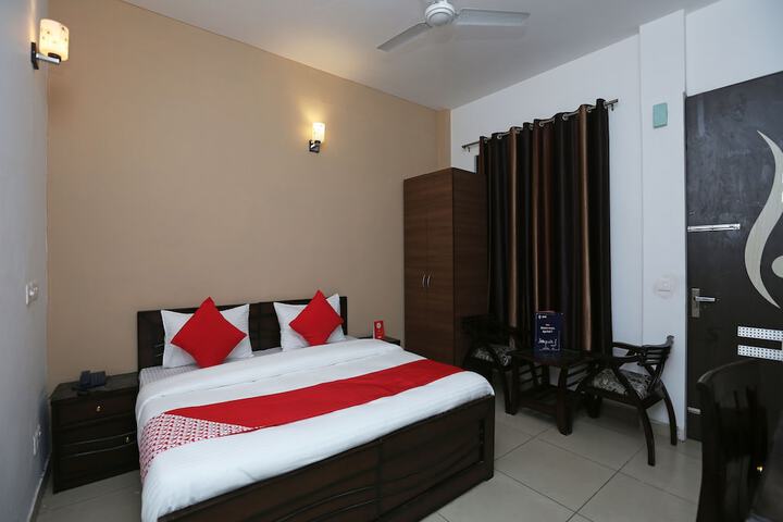 Room 9 of 14