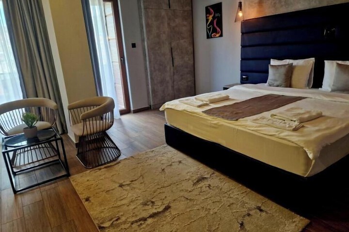 Room 28 of 52