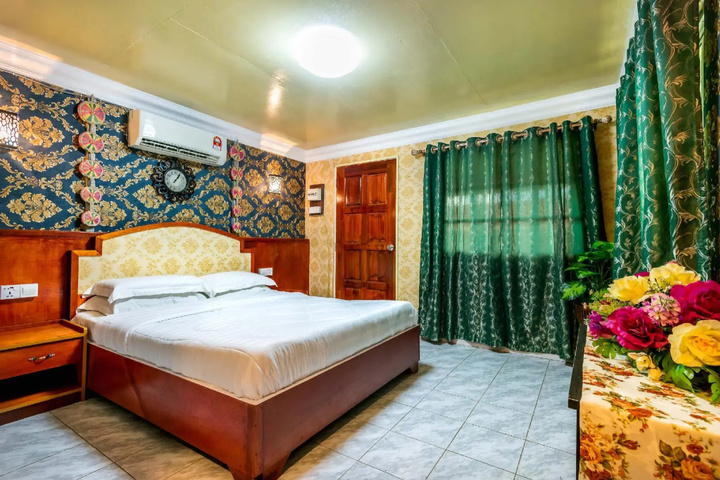 Room 3 of 13