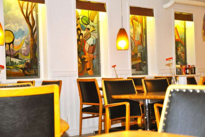 Dining 37 of 67