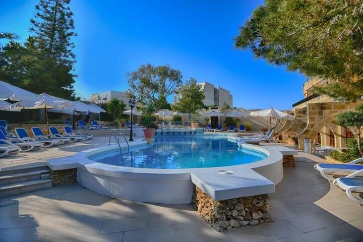 Hotel Pool