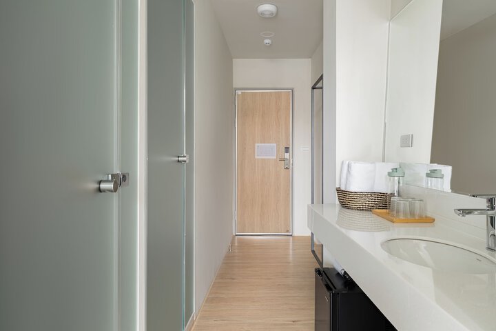 Room 19 of 32