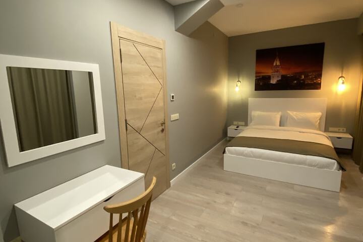 Room 11 of 24
