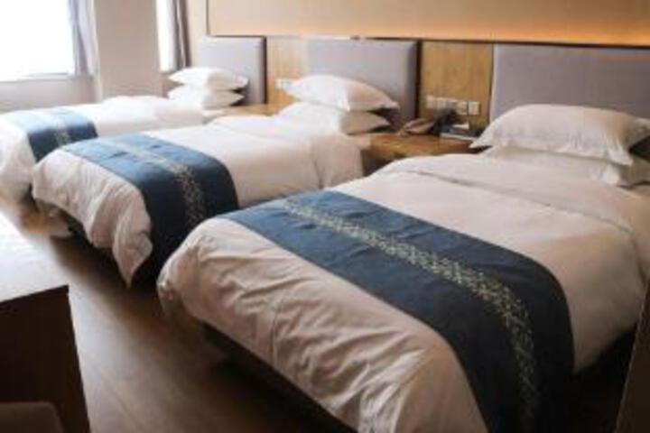 Room 12 of 14