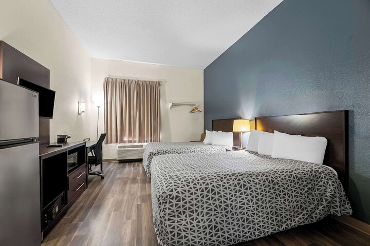 2 Double Beds (8 of 8)