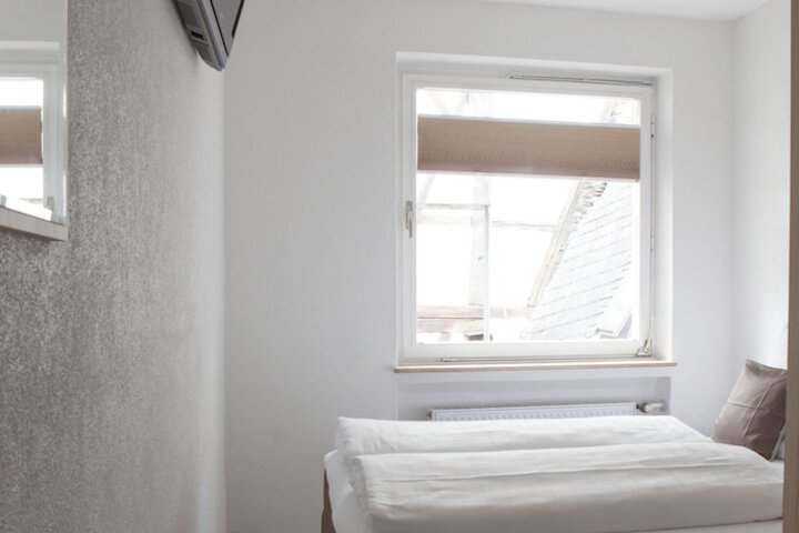 Room 7 of 26