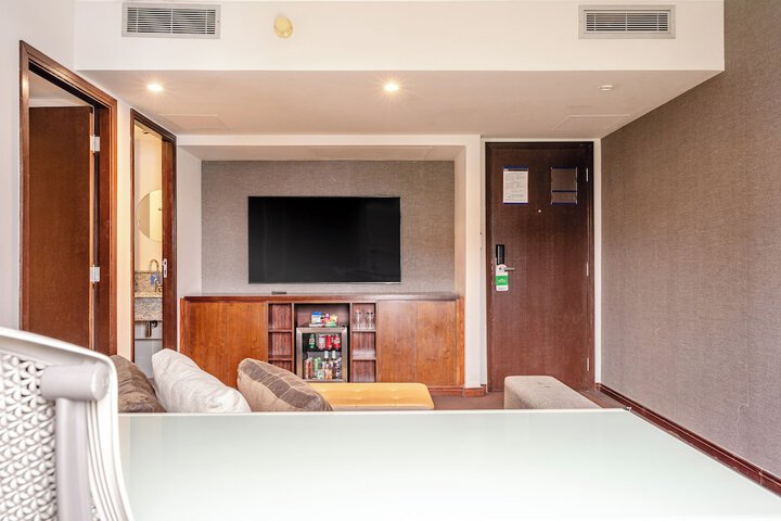 Room 107 of 240