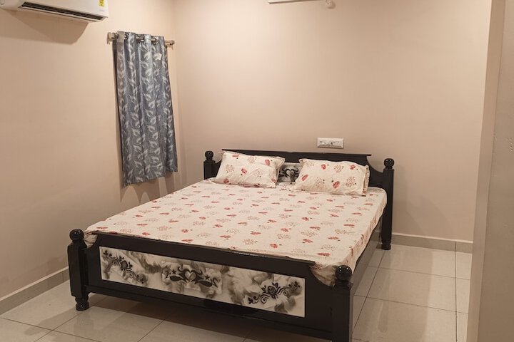 Room 2 of 8