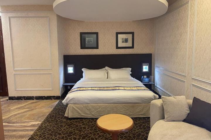 Room 25 of 114