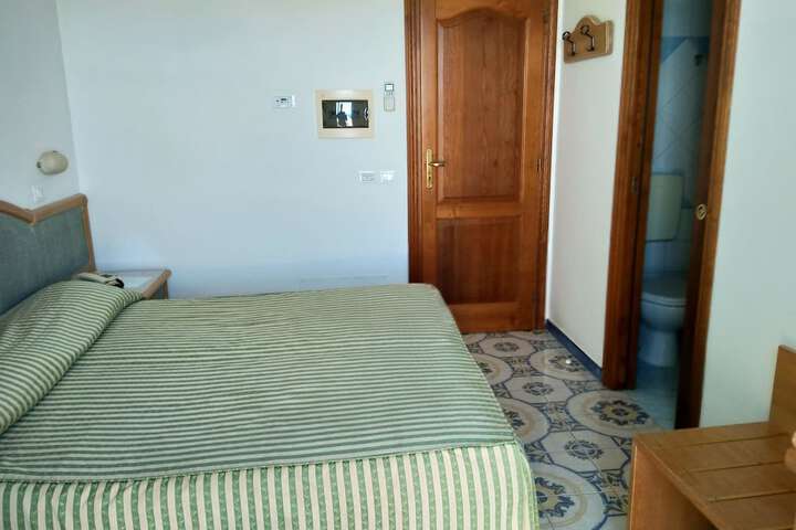Room 10 of 71