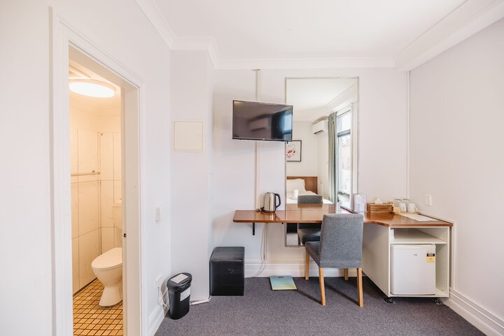 Room 27 of 51