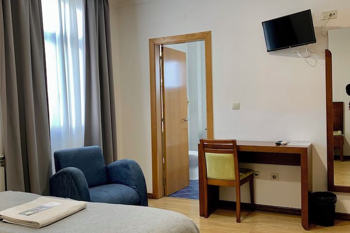 Room 4 of 16
