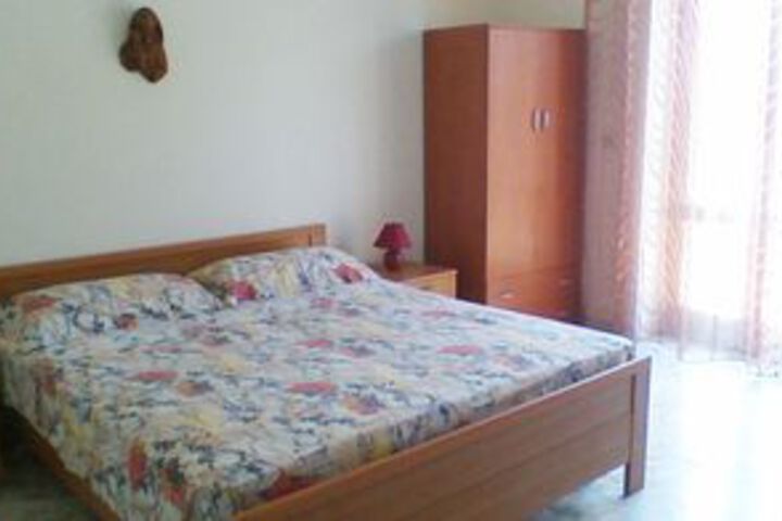 Room 7 of 11