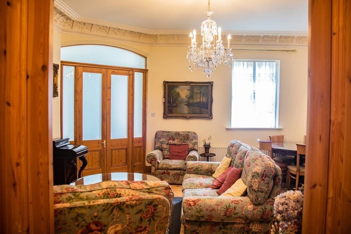 Room 5 of 10