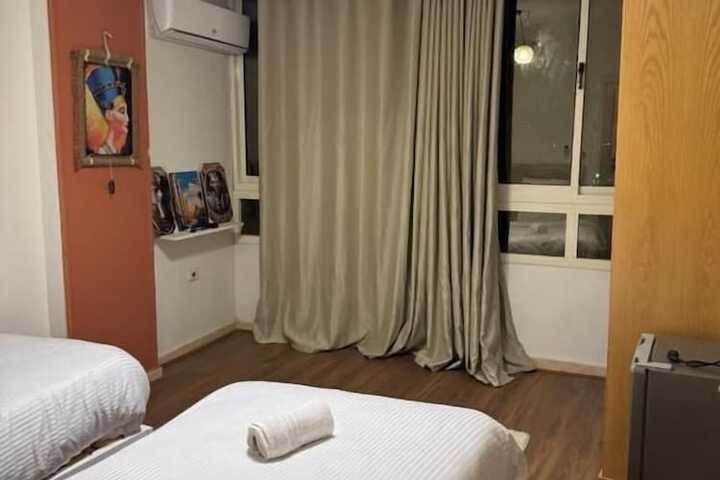 Room 2 of 3