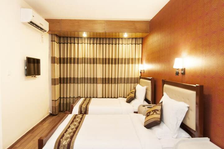 Room 21 of 34