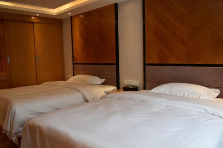 Room 7 of 13