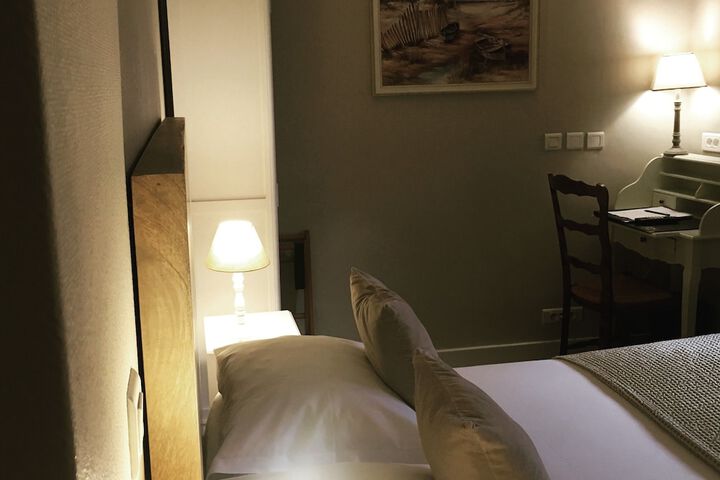 Room 6 of 42