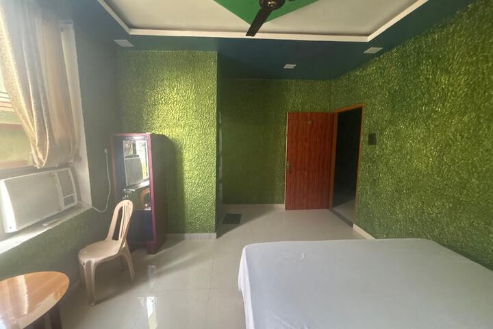 Room 4 of 23