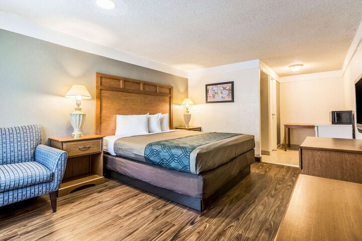 Room 16 of 37