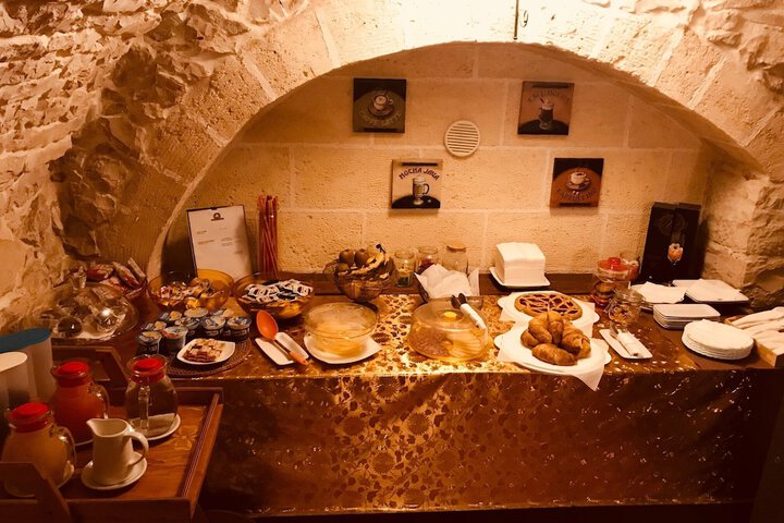 Dining 40 of 49