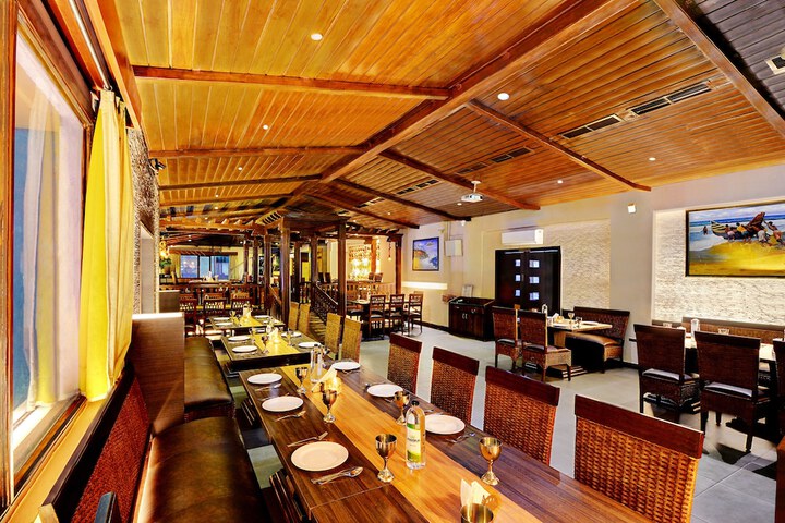 Dining 16 of 21