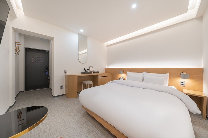 Room 104 of 116