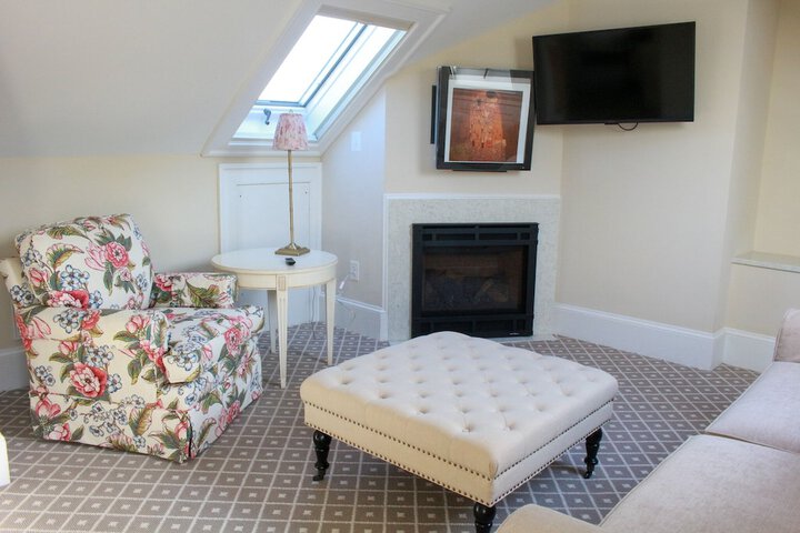 Room 12 of 27