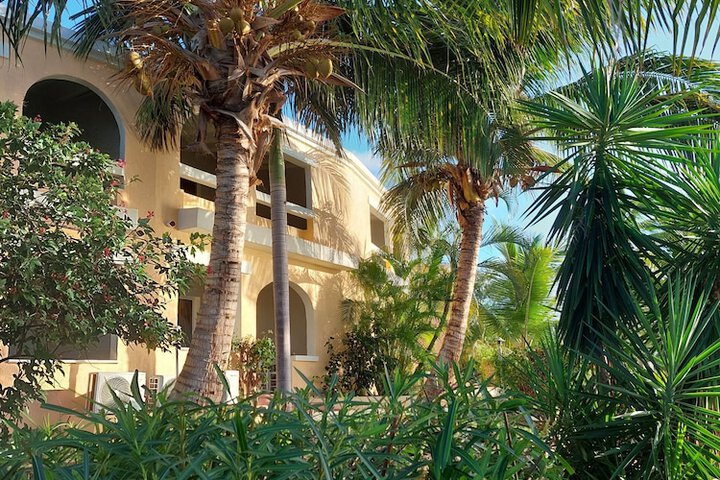 Hotel Exterior 40 of 60
