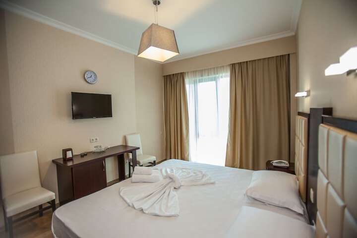 Room 8 of 34