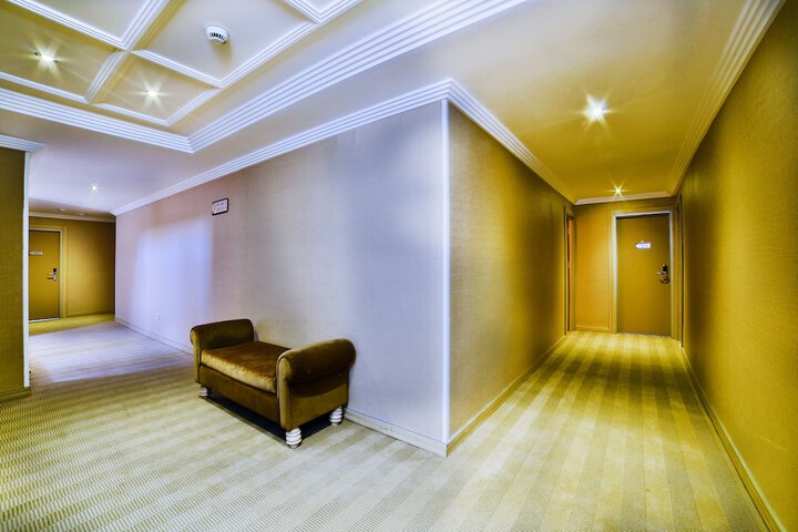 Ballroom/Hall 35 of 41